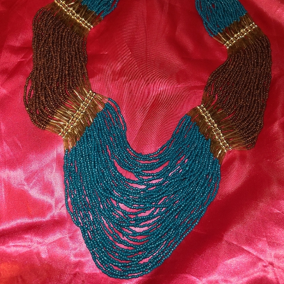 Jewelry - ***PRETTY SEED BEAD NECKLACE***